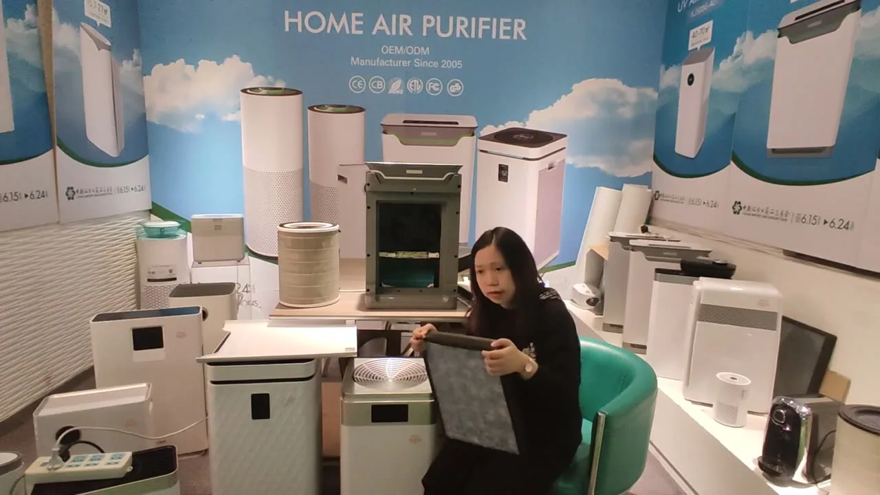 Holding up the activated carbon layer of a composite filter